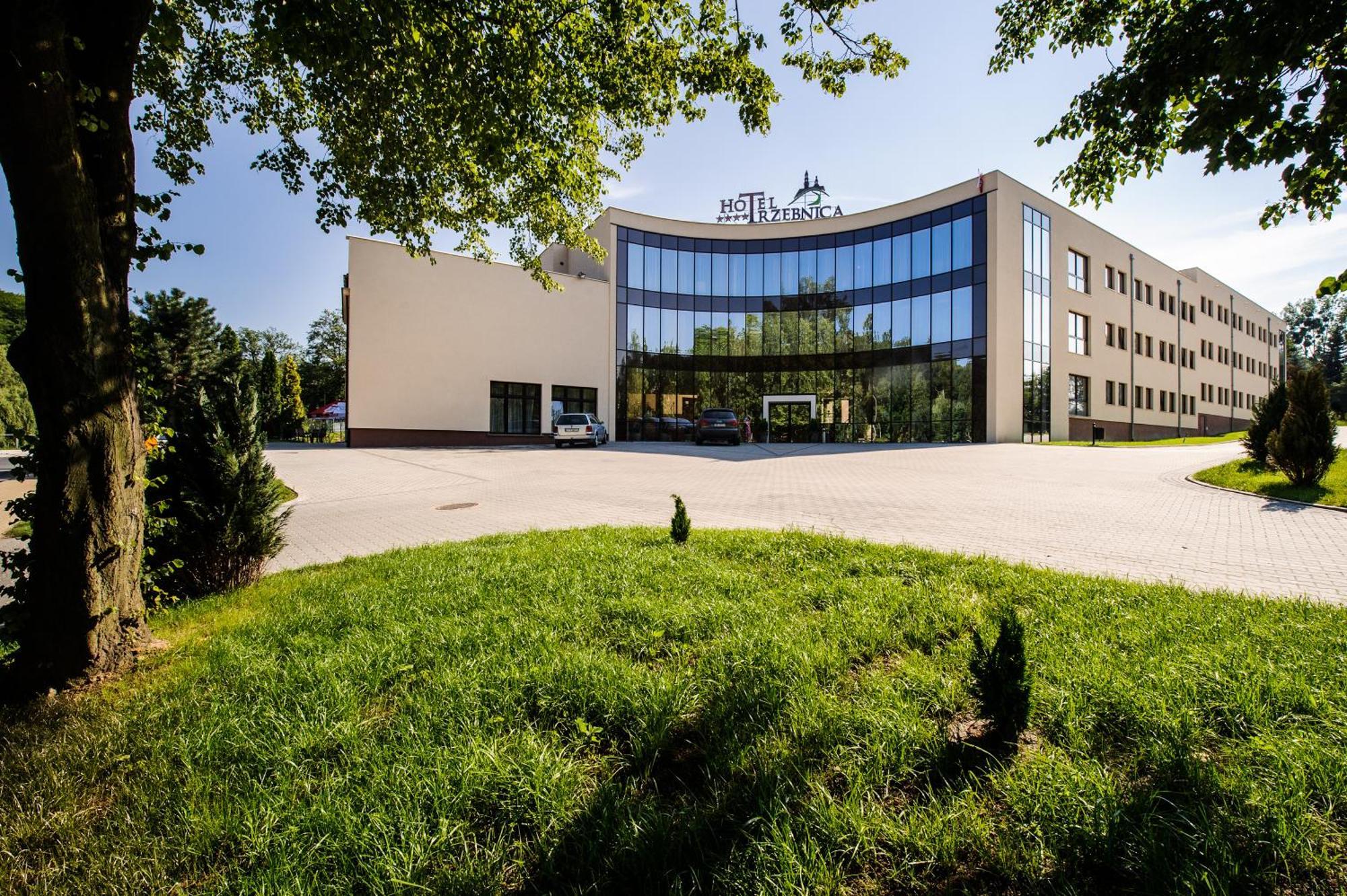 Hotel Тшебница Экстерьер фото